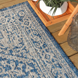 HomeRoots 6' Navy Blue and Gray Round Medallion Area Rug - Stylish Indoor/Outdoor Design for Any Space 704210