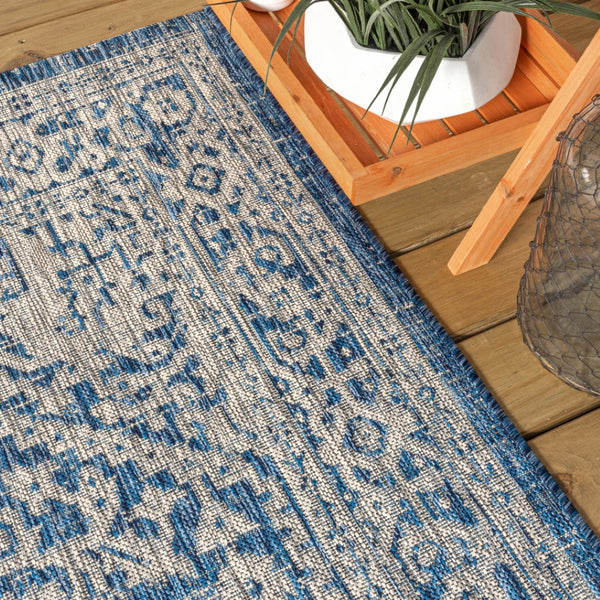 HomeRoots 6' Navy Blue & Gray Square Medallion Rug - Stylish Indoor/Outdoor Accent for Modern Spaces 704211