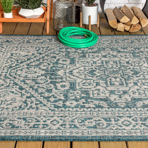 HomeRoots 6' Teal Blue and Gray Medallion Area Rug - Stylish Indoor/Outdoor Solution for Modern Spaces! 704217