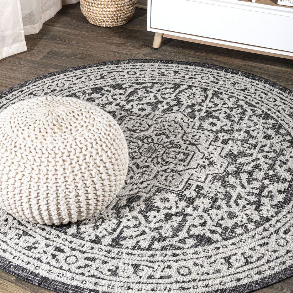 HomeRoots 6' Gray and Black Round Medallion Rug - Stylish Indoor/Outdoor Floor Covering for Any Space 704227