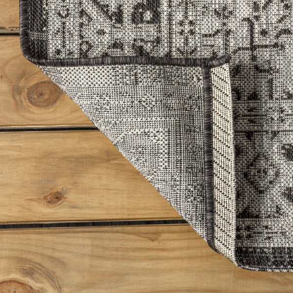 HomeRoots 8' Gray and Black Square Medallion Rug - Modern Indoor/Outdoor Area Rug for Versatile Spaces 704230