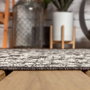 HomeRoots 8' Gray and Black Square Medallion Rug - Modern Indoor/Outdoor Area Rug for Versatile Spaces 704230