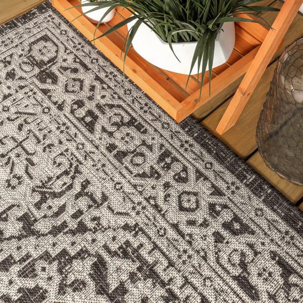 HomeRoots 8' Gray and Black Square Medallion Rug - Modern Indoor/Outdoor Area Rug for Versatile Spaces 704230