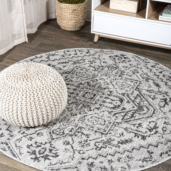 HomeRoots 8' Black and Gray Round Medallion Rug - Stylish Indoor/Outdoor Accent for Modern Living Spaces 704289