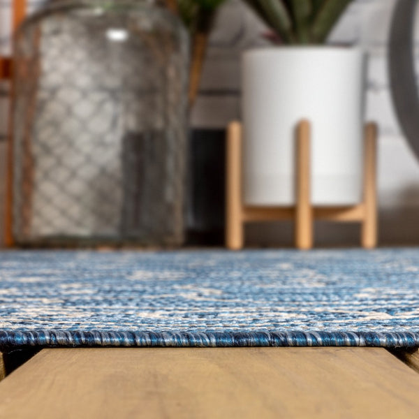 HomeRoots 8' Navy Blue and Gray Square Medallion Rug - Stylish Indoor/Outdoor Accent for Modern Spaces 704326