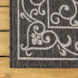 HomeRoots 9' Round Medallion Area Rug in Black and Gray - Stylish, Durable for Indoor & Outdoor Spaces! 704357
