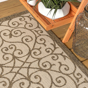 HomeRoots 8' Round Geometric Area Rug - Stylish Beige and Brown Indoor/Outdoor Design for Any Space 704363