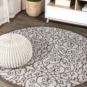 HomeRoots 8' Taupe and Espresso Round Geometric Area Rug - Stylish, Weather-Resistant Design for Indoors & Outdoors 704369