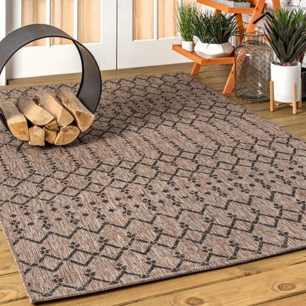 HomeRoots 10' X 14' Trellis Area Rug – Durable Indoor/Outdoor Design in Natural & Black for Stylish Spaces 704392