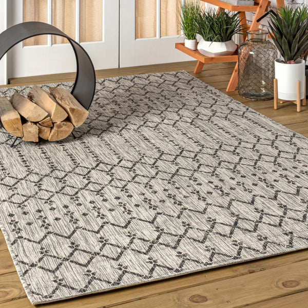 HomeRoots 10' Light Gray & Black Trellis Area Rug - Durable Indoor/Outdoor Design for Elegance & Versatility 704394