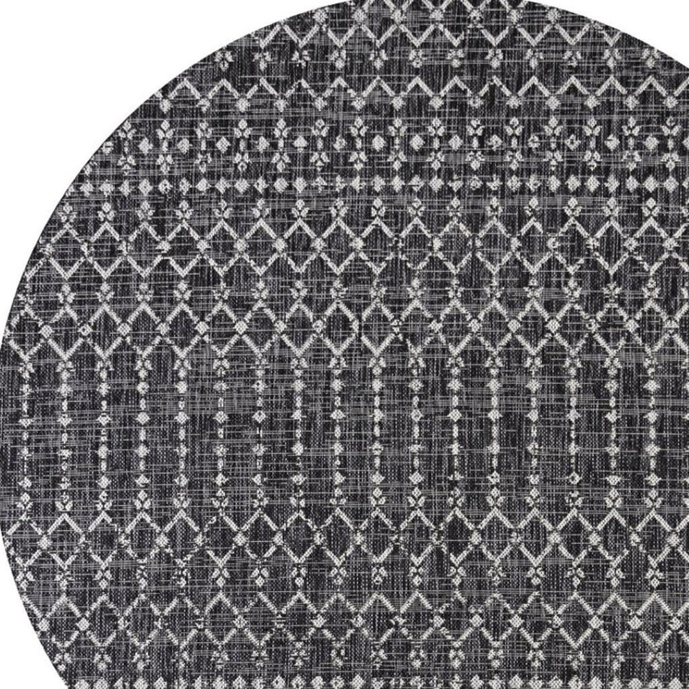 HomeRoots 8' Modern Black and Gray Trellis Round Rug for Indoor/Outdoor Spaces - Durable and Stylish Design 704401