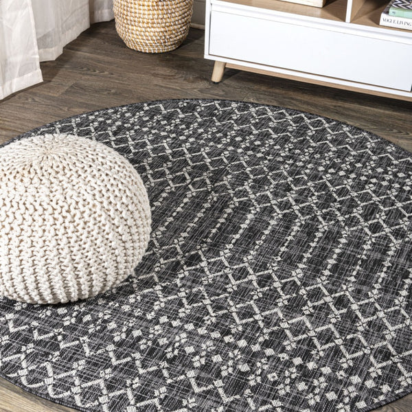HomeRoots 8' Modern Black and Gray Trellis Round Rug for Indoor/Outdoor Spaces - Durable and Stylish Design 704401