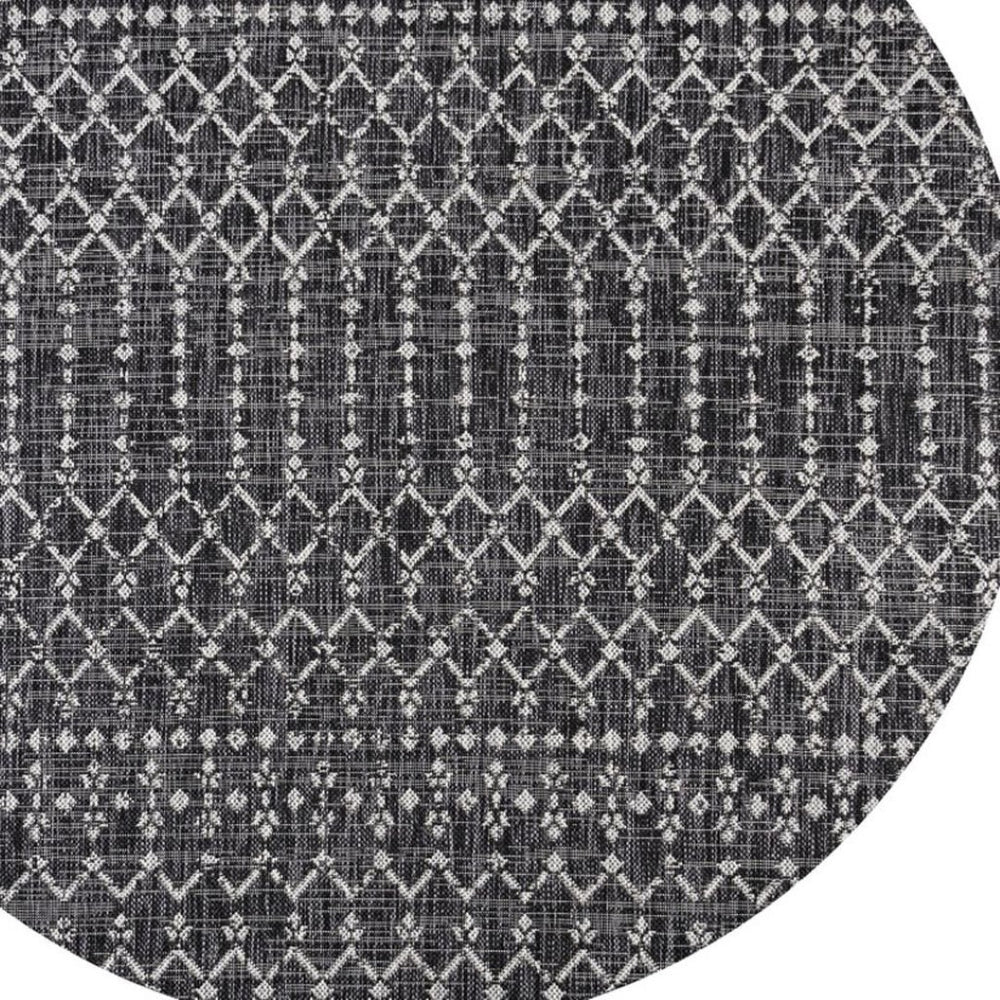 HomeRoots 9' Round Trellis Rug in Black and Gray – Stylish Indoor/Outdoor Area Decor with Easy Care & Durability 704403