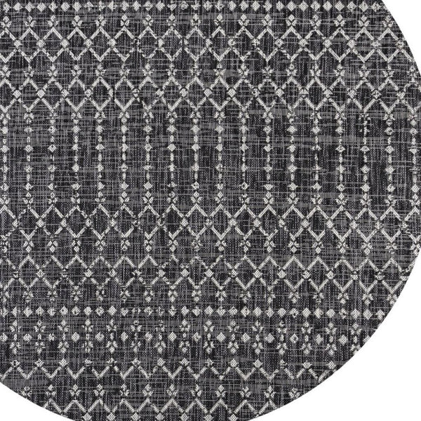 HomeRoots 9' Round Trellis Rug in Black and Gray – Stylish Indoor/Outdoor Area Decor with Easy Care & Durability 704403