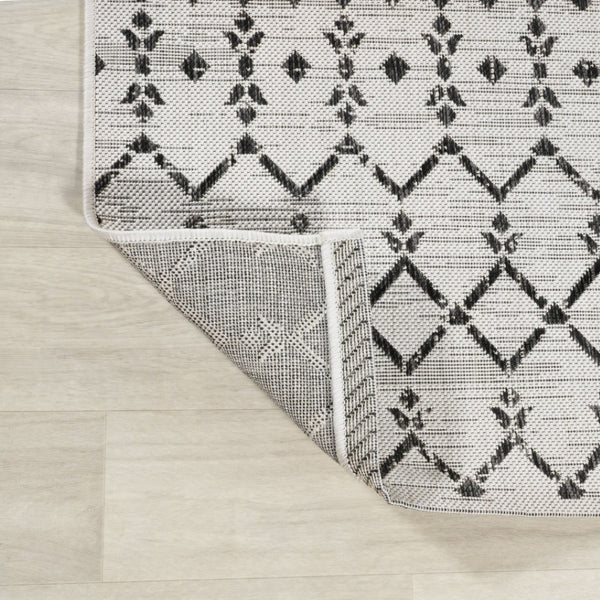 HomeRoots 8' Cream and Black Round Trellis Rug - Durable, Modern Design for Indoor & Outdoor Spaces, Easy Care 704419