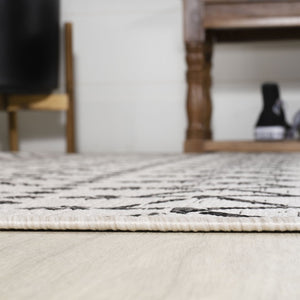 HomeRoots 8' Cream and Black Round Trellis Rug - Durable, Modern Design for Indoor & Outdoor Spaces, Easy Care 704419