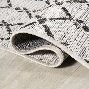HomeRoots 8' Cream and Black Round Trellis Rug - Durable, Modern Design for Indoor & Outdoor Spaces, Easy Care 704419