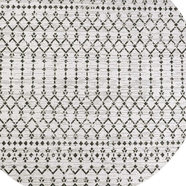 HomeRoots 8' Cream and Black Round Trellis Rug - Durable, Modern Design for Indoor & Outdoor Spaces, Easy Care 704419
