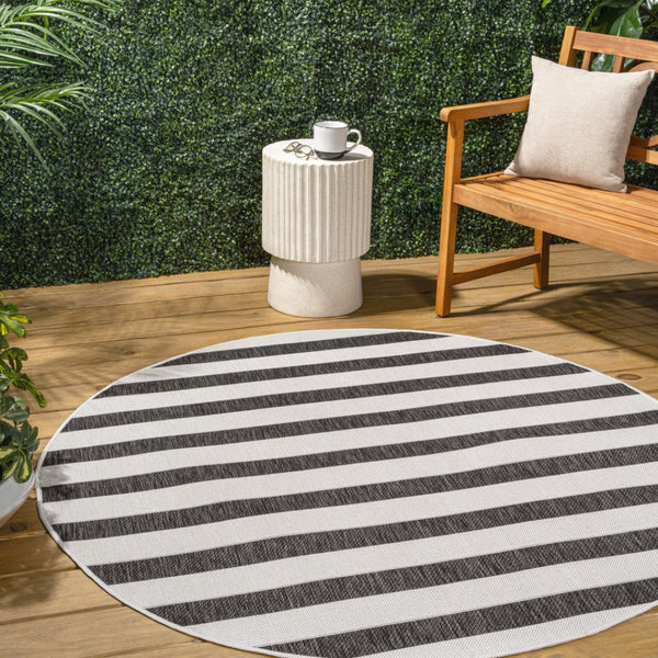 HomeRoots 5' Striking Black and Cream Round Striped Rug for Indoor & Outdoor Use – Durable, Stylish Accent Piece 704487