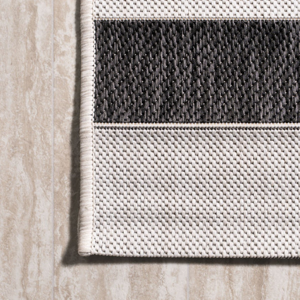 HomeRoots 5' Striking Black and Cream Round Striped Rug for Indoor & Outdoor Use – Durable, Stylish Accent Piece 704487