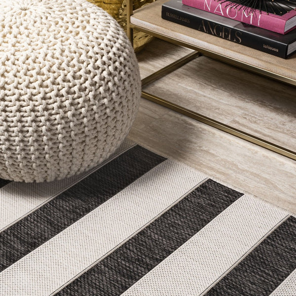 HomeRoots 8' Black and Cream Striped Area Rug – Stylish Indoor/Outdoor Round Carpet for High-Traffic Spaces 704492