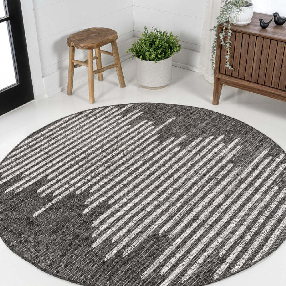 HomeRoots 5' Striking Black and Ivory Round Striped Area Rug for Indoor & Outdoor Spaces - Durable & Stylish 704534