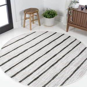 HomeRoots 9' Striped Ivory and Black Round Rug - Stylish Indoor/Outdoor Accent for High-Traffic Spaces! 704565
