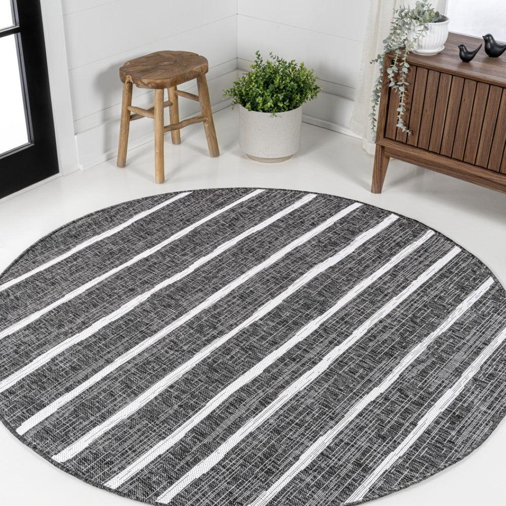 HomeRoots 9' Black and Ivory Striped Round Rug - Durable, Stylish Indoor/Outdoor Area Décor for Any Space 704577