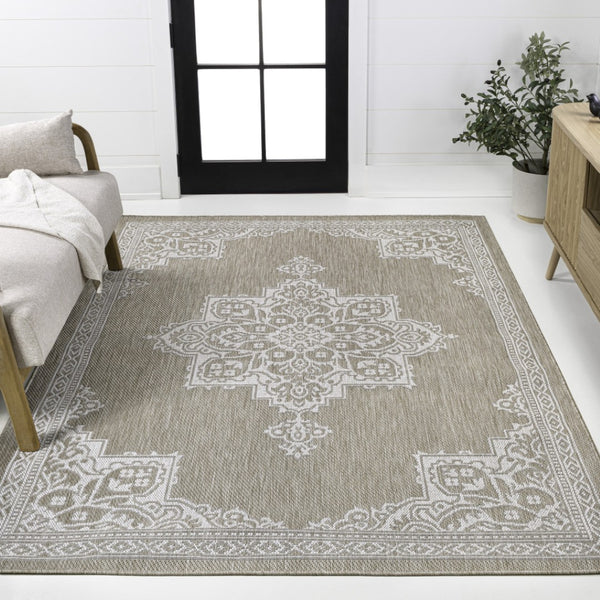 HomeRoots 5' X 8' Beige and Cream Medallion Area Rug - Stylish Indoor/Outdoor Accent for Any Space! 704608