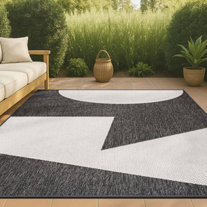 HomeRoots 4' X 6' Black And Cream Geometric Area Rug – Stylish Indoor/Outdoor Design for High-Traffic Spaces 704627