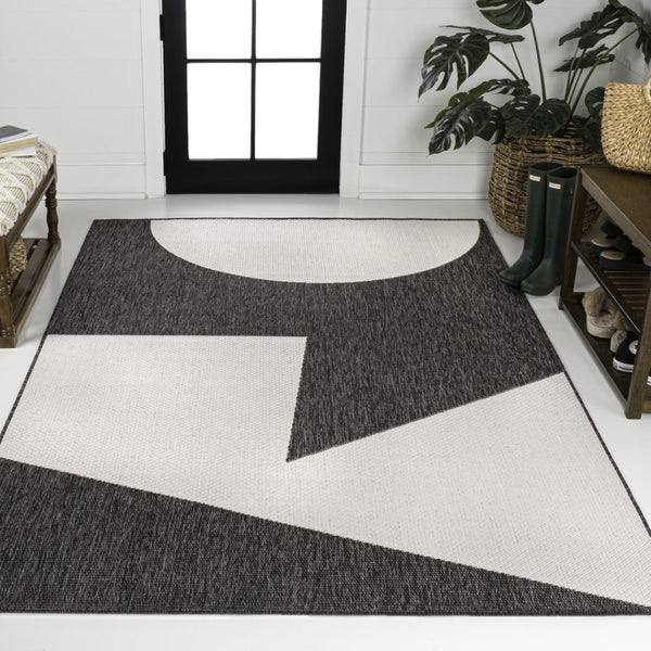 HomeRoots 4' X 6' Black And Cream Geometric Area Rug – Stylish Indoor/Outdoor Design for High-Traffic Spaces 704627