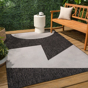 HomeRoots 4' X 6' Black And Cream Geometric Area Rug – Stylish Indoor/Outdoor Design for High-Traffic Spaces 704627