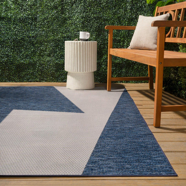 HomeRoots 5' Geometric Indoor Outdoor Area Rug in Navy Blue & Cream - Stylish, Durable, and Versatile Design 704633