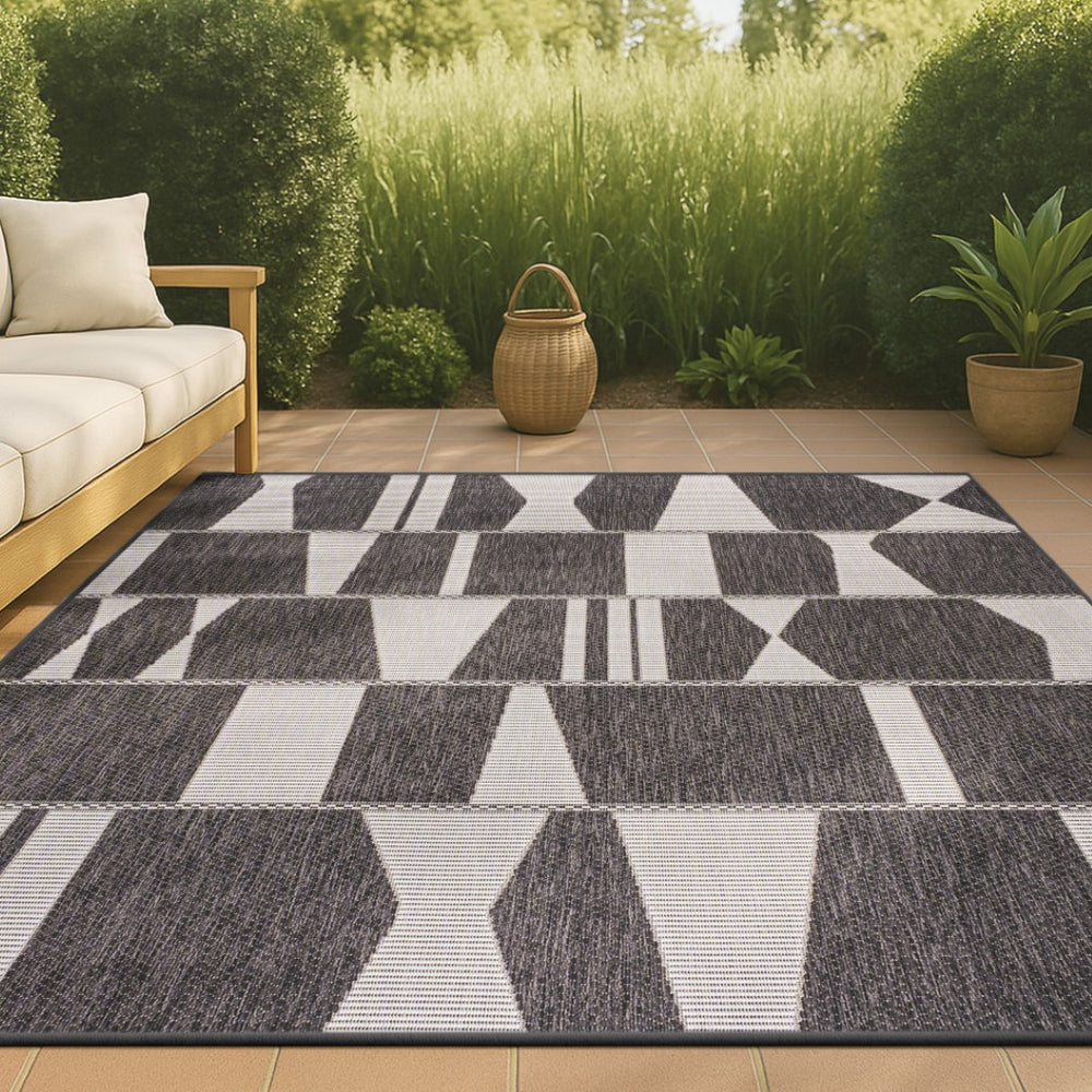 HomeRoots 5' Geometric Black and Cream Indoor Outdoor Area Rug – Stylish, Durable, Versatile for Any Space 704638