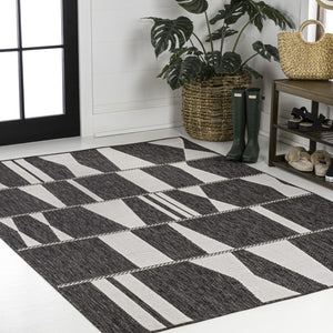 HomeRoots 5' Geometric Black and Cream Indoor Outdoor Area Rug – Stylish, Durable, Versatile for Any Space 704638