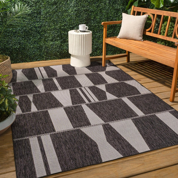 HomeRoots 5' Geometric Black and Cream Indoor Outdoor Area Rug – Stylish, Durable, Versatile for Any Space 704638