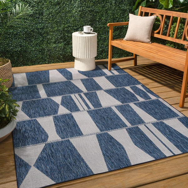 HomeRoots 5' Geometric Navy Blue & Cream Indoor-Outdoor Area Rug – Stylish, Durable, Easy-Care for Any Space 704643
