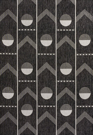 HomeRoots 5' Geometric Black and Cream Area Rug - Stylish, Durable, Indoor/Outdoor Design for Modern Spaces 704648