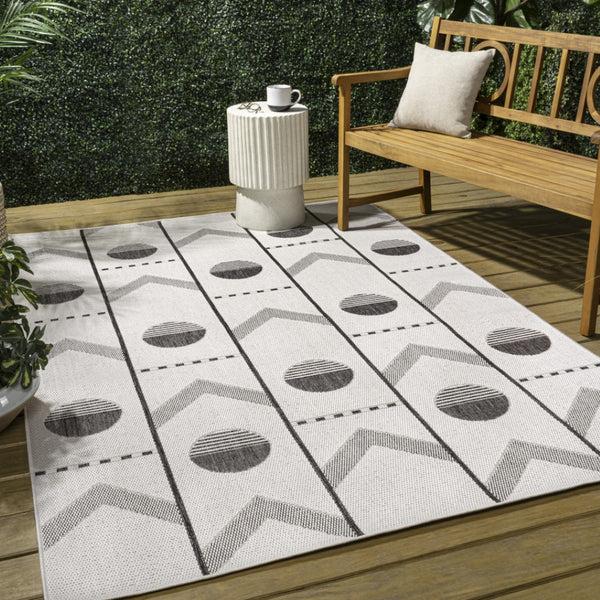 HomeRoots 4' X 6' Cream and Black Geometric Indoor Outdoor Rug – Stylish, Durable, Easy-Care for Any Space! 704652