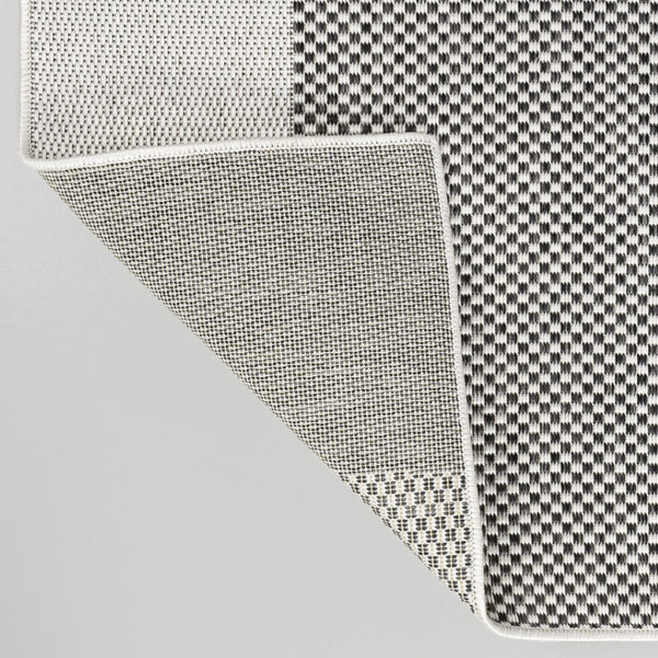 HomeRoots 4' Cream and Black Geometric Indoor-Outdoor Area Rug - Durable, Stylish, and Low-Maintenance Design! 704672
