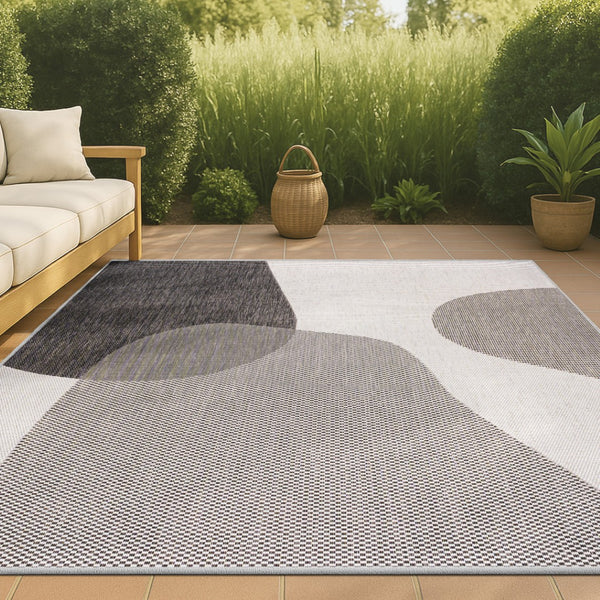 HomeRoots 5' Geometric Cream and Black Area Rug - Stylish Indoor/Outdoor Design for Modern Living Spaces 704673