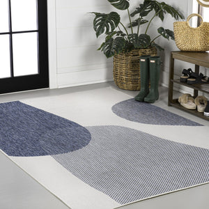HomeRoots 4' X 6' Cream and Navy Blue Geometric Area Rug - Stylish Indoor/Outdoor Décor for Modern Spaces 704677