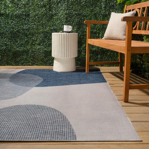 HomeRoots 4' X 6' Cream and Navy Blue Geometric Area Rug - Stylish Indoor/Outdoor Décor for Modern Spaces 704677