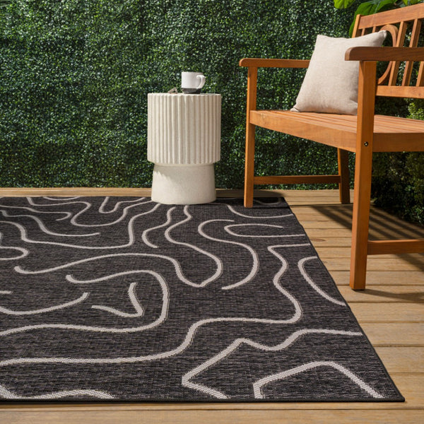 HomeRoots 4' Black and Cream Abstract Area Rug - Versatile Indoor/Outdoor Style for Modern Living Spaces 704687