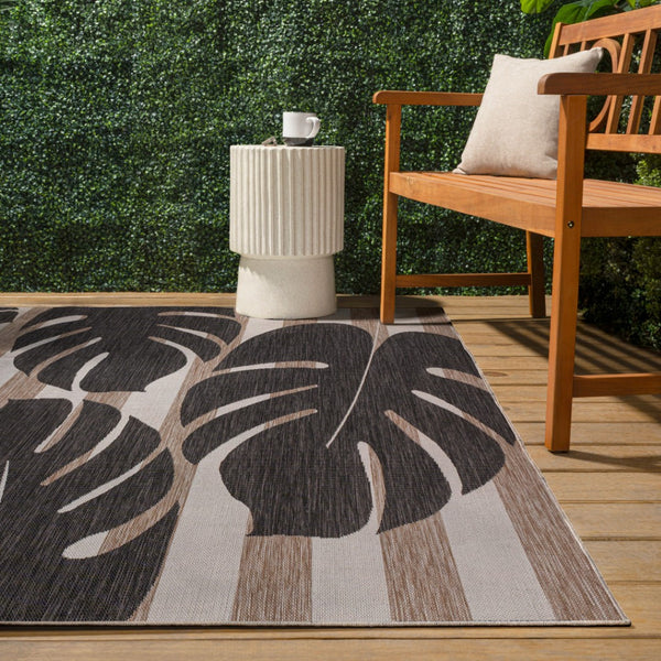 HomeRoots 5' Black and Beige Floral Area Rug – Versatile Indoor/Outdoor Design, Durable, Easy to Maintain, Stylish 704693