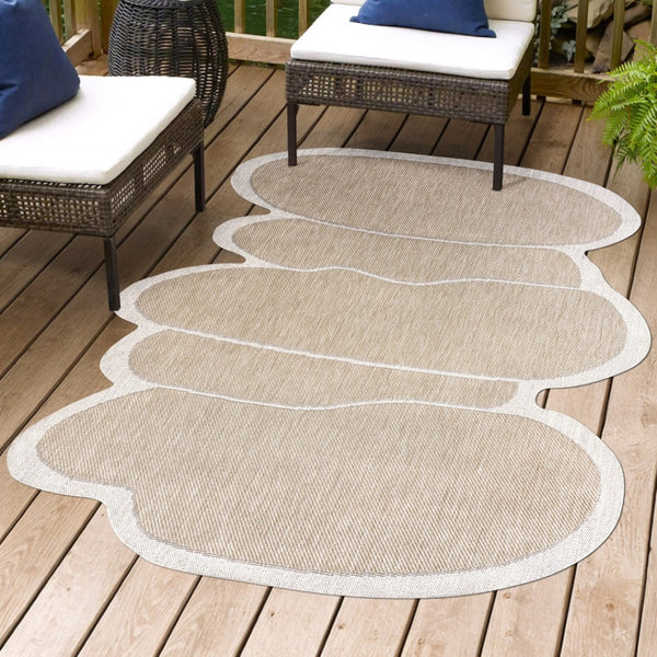 HomeRoots 6' Elegant Beige and Cream Medallion Area Rug for Indoor/Outdoor Use - Durable, Stylish, Versatile! 704781