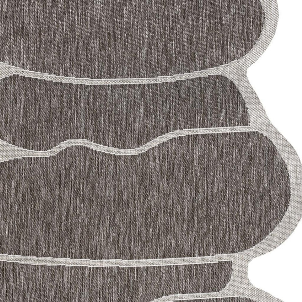 HomeRoots 5' Light Brown and Beige Medallion Rug - Stylish Indoor/Outdoor Area Rug for Versatile Spaces 704790