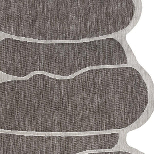 HomeRoots 5' Light Brown and Beige Medallion Rug - Stylish Indoor/Outdoor Area Rug for Versatile Spaces 704790