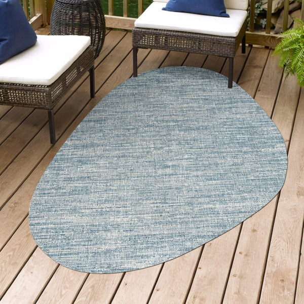 HomeRoots 5' Gray and Navy Blue Medallion Indoor Outdoor Area Rug - Durable, Stylish, Easy-Clean Design for All Spaces 704830