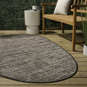 HomeRoots 5' Stylish Natural and Black Medallion Indoor/Outdoor Area Rug - Durable, Versatile, Easy Care! 704835